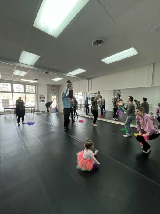 Gallery 3 - Fall 2023 Parent & Me: Music and Movement Class (6 months - 2 years) in Fairview Park!
